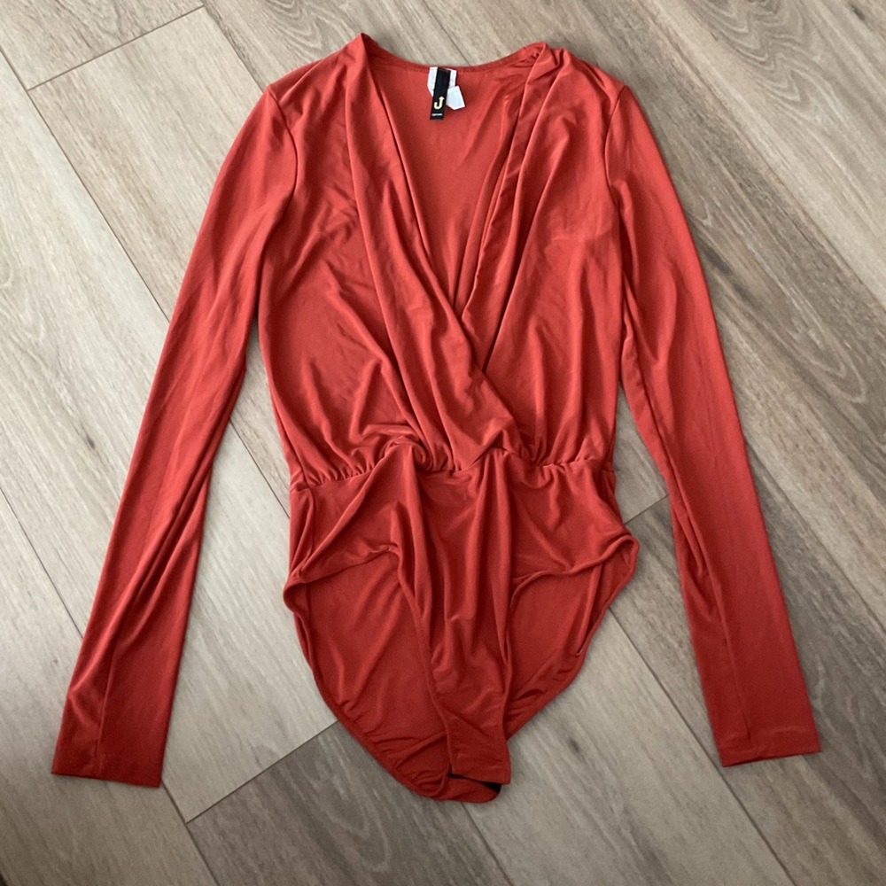 Uptown Burnt Orange Long Sleeve V Cut Bodysuit Size Medium
